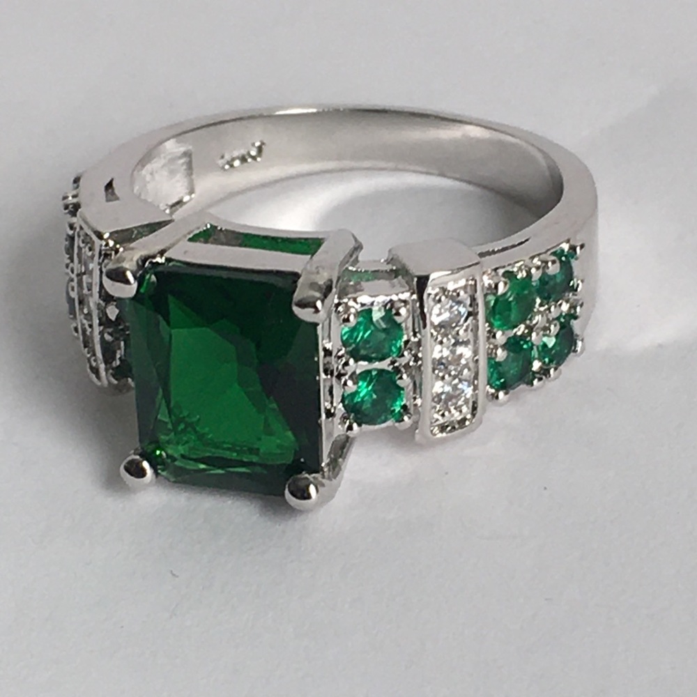 NEW WOMENS RING SIZE 9 - Picture 4 of 13